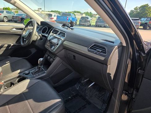 Used 2020 Volkswagen Tiguan SE w/ 3rd Row Seat Package AWD/4WD image 9