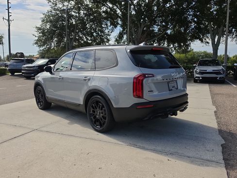 Certified 2022 Kia Telluride SX w/ Nightfall Edition Package AWD/4WD image 6
