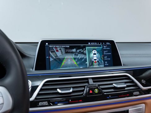 Used 2022 BMW ALPINA B7 xDrive AWD/4WD image 81