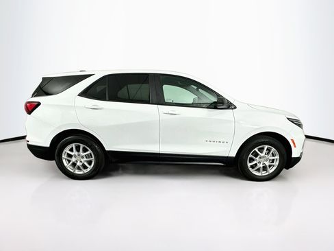 Used 2022 Chevrolet Equinox LS w/ LS Convenience Package FWD image 10