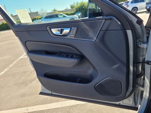 Certified 2025 Volvo XC60 B5 Core w/ Protection Package Premier image 15