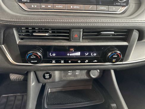 Used 2024 Nissan Rogue SV image 21