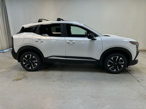 New 2026 Nissan Kicks SV w/ SV Premium Package AWD/4WD image 7