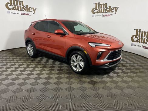 Used 2024 Buick Encore GX Preferred w/ Comfort Package FWD image 1