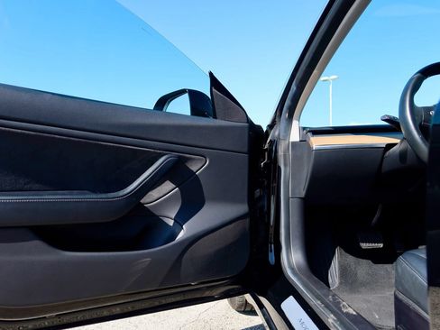 Used 2019 Tesla Model 3 Standard Range Plus RWD image 12
