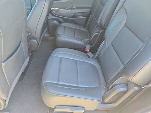 Used 2021 GMC Acadia SLT w/ Elevation Edition FWD image 15