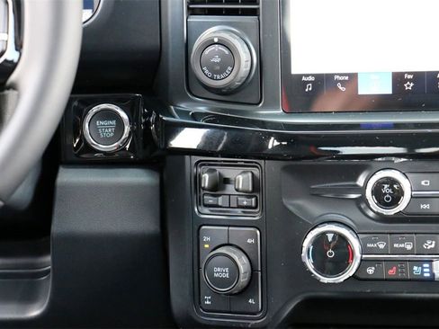 New 2026 Ford F250 Lariat w/ Black Appearance Package image 31