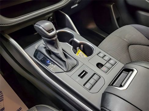 Certified 2024 Toyota Highlander LE image 21