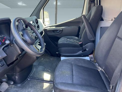 Used 2022 Mercedes-Benz Sprinter 2500 image 3