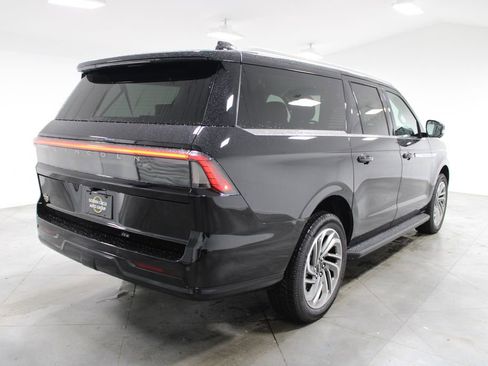 New 2026 Lincoln Navigator L Premier AWD/4WD image 8