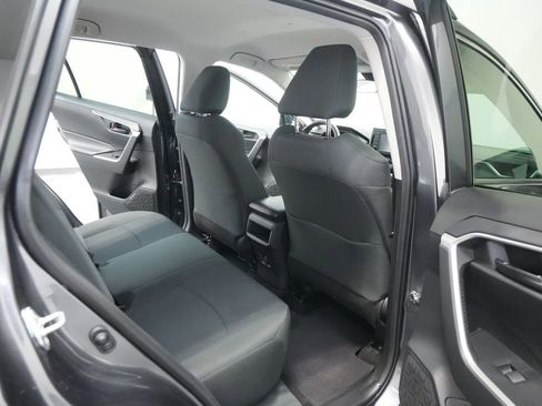 Used 2020 Toyota RAV4 LE image 21