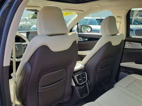 Certified 2022 Lincoln Nautilus Black Label image 10