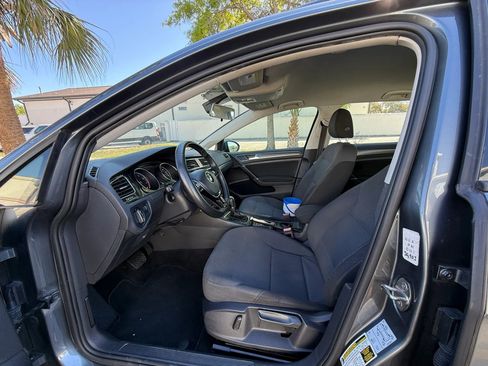 Used 2019 Volkswagen Golf S FWD image 10