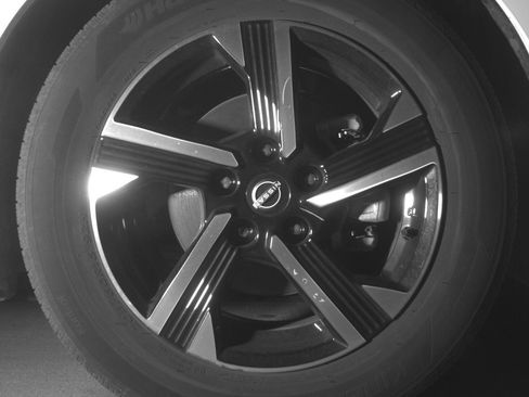 Used 2025 Nissan Sentra SV image 13