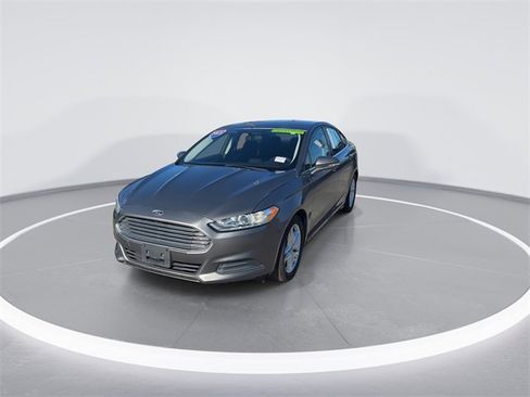 Used 2013 Ford Fusion SE image 2