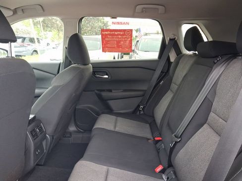Certified 2025 Nissan Rogue SV FWD image 8