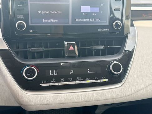 Used 2022 Toyota Corolla LE FWD image 15