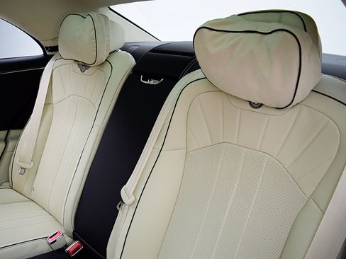 Used 2024 Bentley Flying Spur Azure AWD/4WD image 30