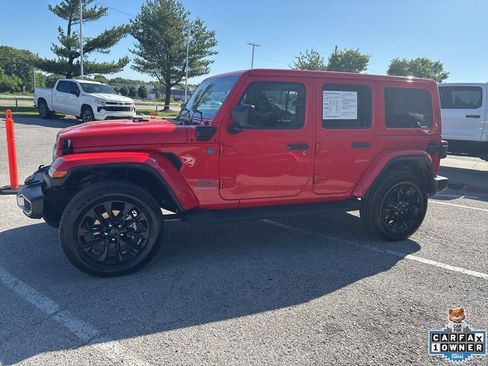 Used 2025 Jeep Wrangler Unlimited Sahara AWD/4WD image 14