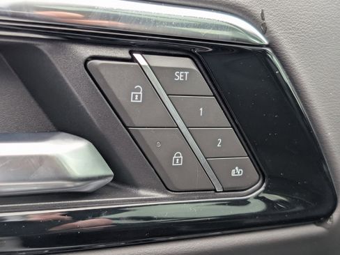 New 2025 Chevrolet Suburban Premier image 24