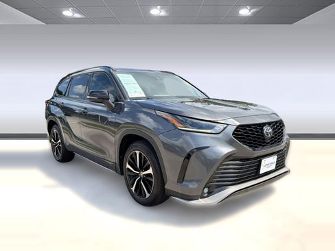 Used 2021 Toyota Highlander XSE FWD image 7