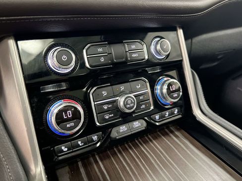 Used 2021 GMC Yukon Denali w/ Denali Premium Package AWD/4WD image 17