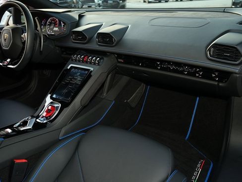 Used 2020 Lamborghini Huracan EVO image 12