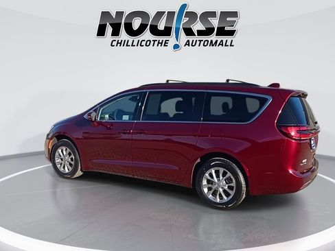 Used 2022 Chrysler Pacifica Touring-L image 6