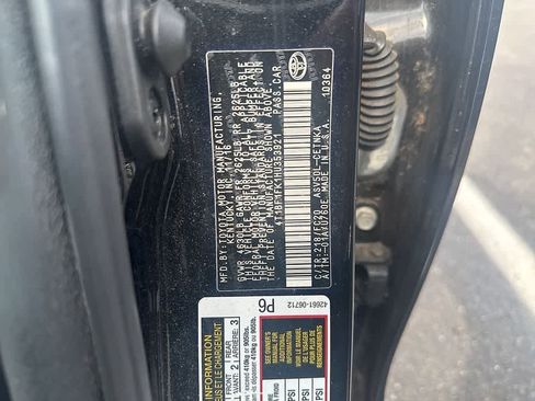 Used 2017 Toyota Camry LE image 8