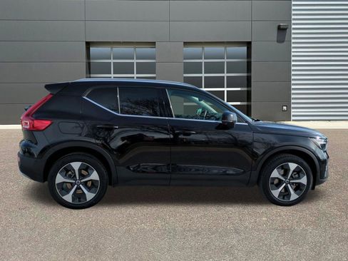 Certified 2025 Volvo XC40 B5 Plus AWD/4WD image 8