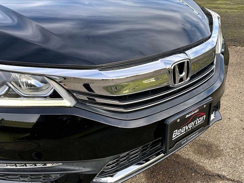Used 2017 Honda Accord EX-L image 33