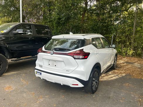 Used 2021 Nissan Kicks SV image 5