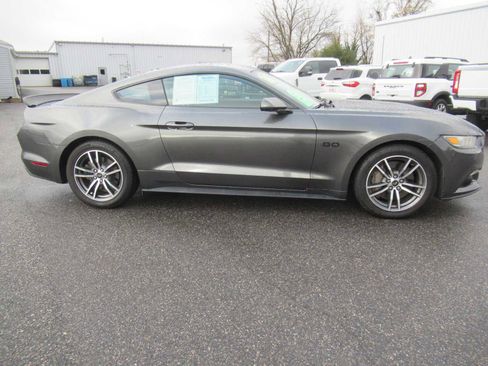 Used 2016 Ford Mustang GT image 3