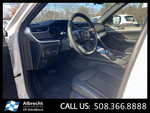 New 2025 Jeep Grand Cherokee Limited w/ Luxury Tech Group II AWD/4WD image 9