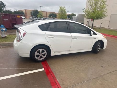 Used 2013 Toyota Prius Four w/ Deluxe Solar Roof Pkg FWD image 3