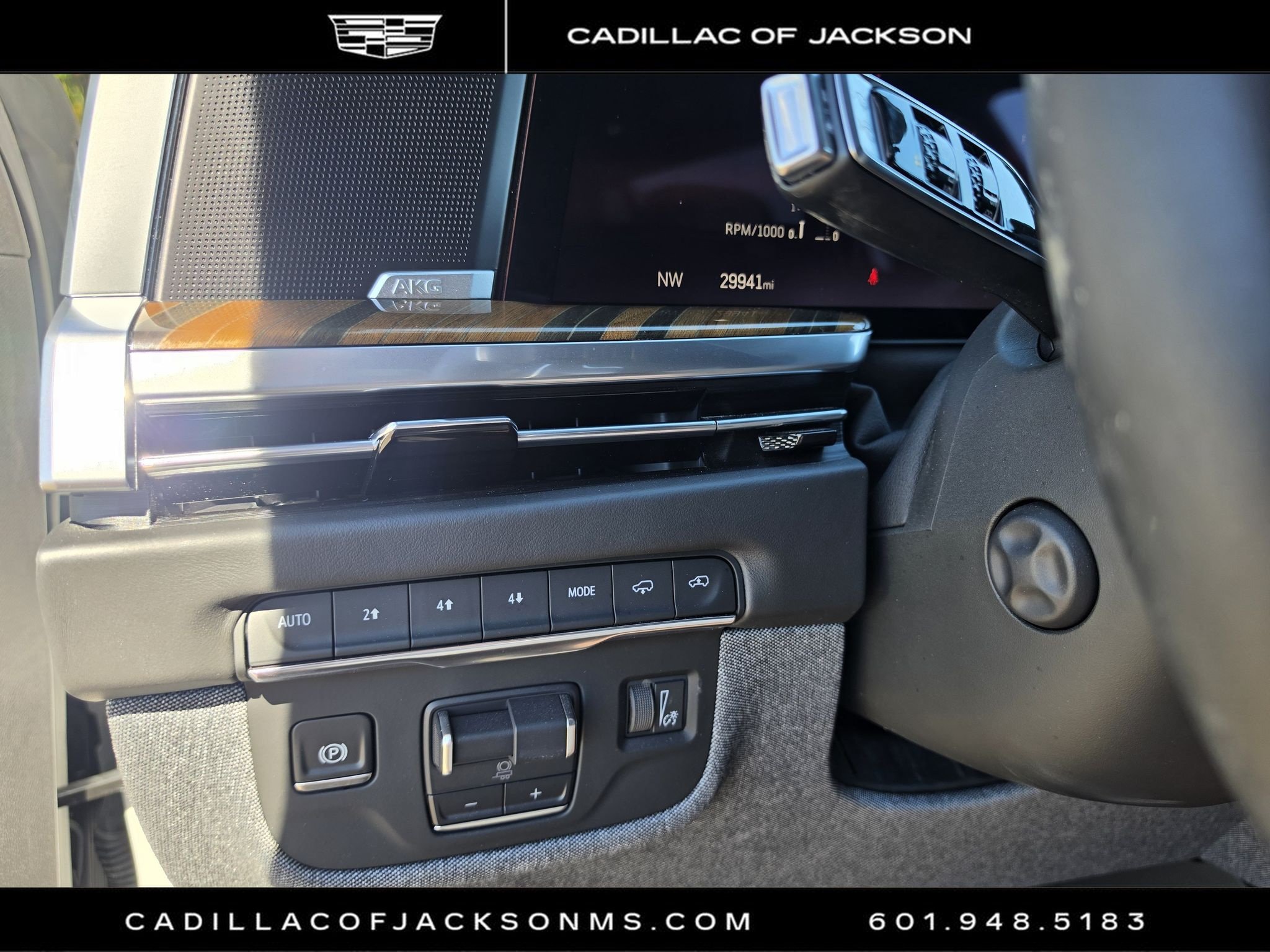 Used 2025 Cadillac Escalade Sport Platinum w/ LPO, Floor Liner Package AWD/4WD image 22
