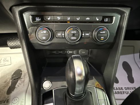 Used 2019 Volkswagen Tiguan SE w/ Panoramic Sunroof Package FWD image 29