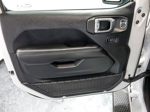 Used 2018 Jeep Wrangler Unlimited Sahara w/ LED Lighting Group AWD/4WD image 25