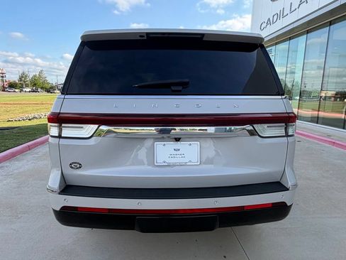 Used 2024 Lincoln Navigator Reserve AWD/4WD image 4