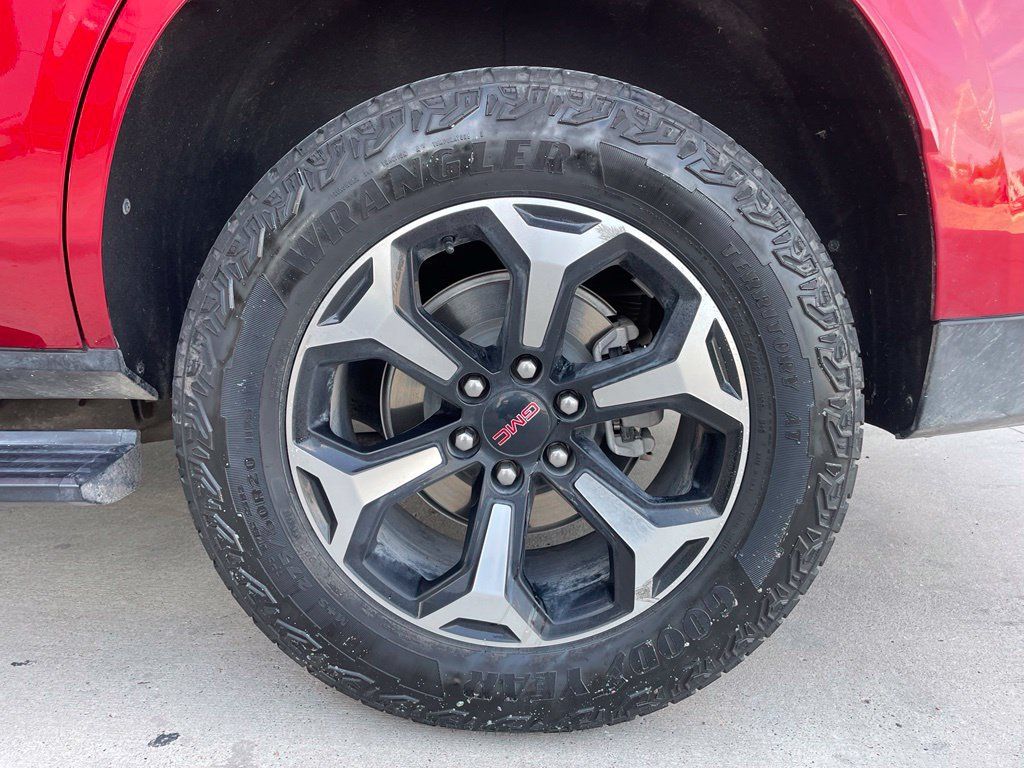 Used 2025 GMC Yukon AT4 w/ AT4 Premium Package AWD/4WD image 20