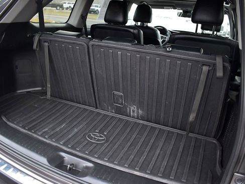 Used 2019 Toyota Highlander Limited image 27