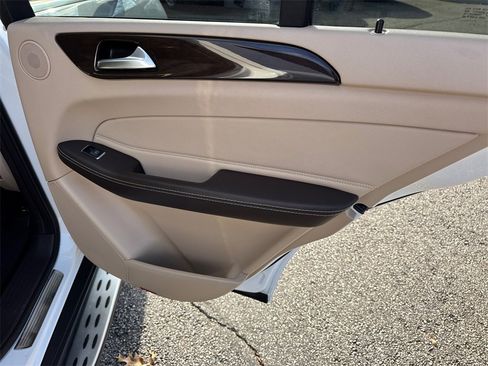 Used 2018 Mercedes-Benz GLE 350 w/ Premium 1 Package image 16