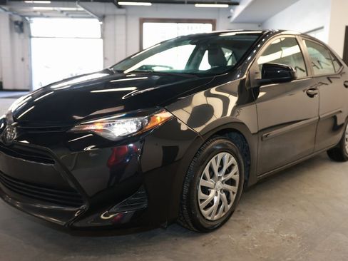Used 2019 Toyota Corolla LE image 3