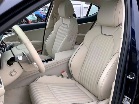 Used 2026 Genesis G70 2.5T Prestige image 7