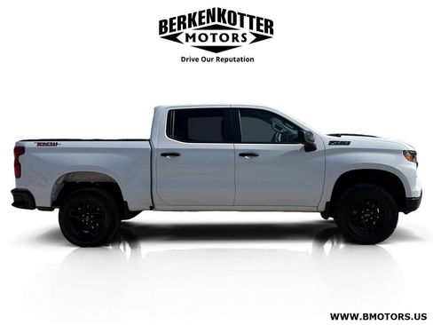 Used 2024 Chevrolet Silverado 1500 Custom Trail Boss w/ LPO, Dark Essentials Package AWD/4WD image 2
