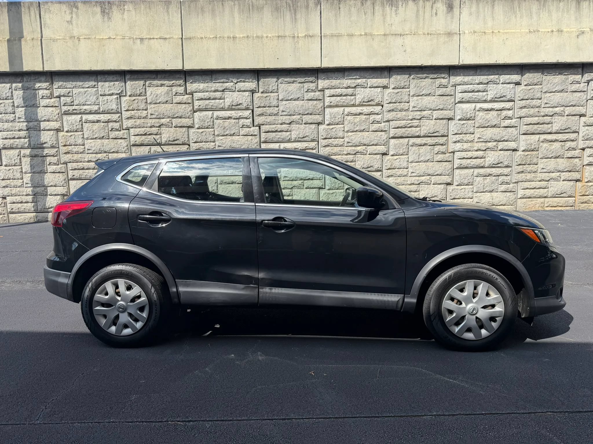 Used 2018 Nissan Rogue Sport S AWD/4WD image 6