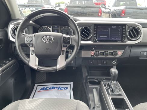 Used 2022 Toyota Tacoma SR5 RWD image 15