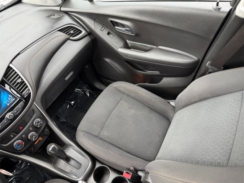 Used 2017 Chevrolet Trax LS image 16