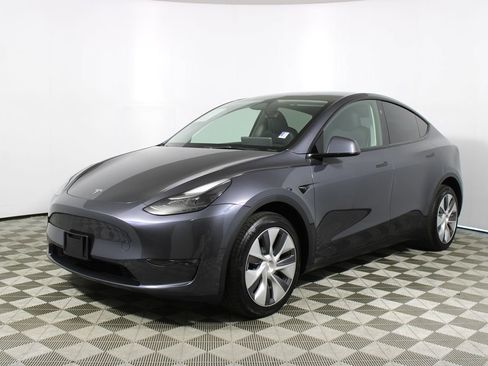 Used 2023 Tesla Model Y Long Range image 3