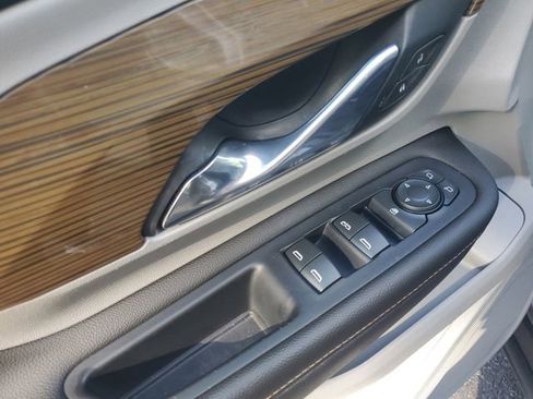 Used 2020 GMC Terrain SLE image 14